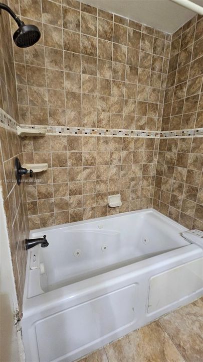 En Venta: $390,000 (4 camas, 2 baños, 1670 Pies cuadrados)