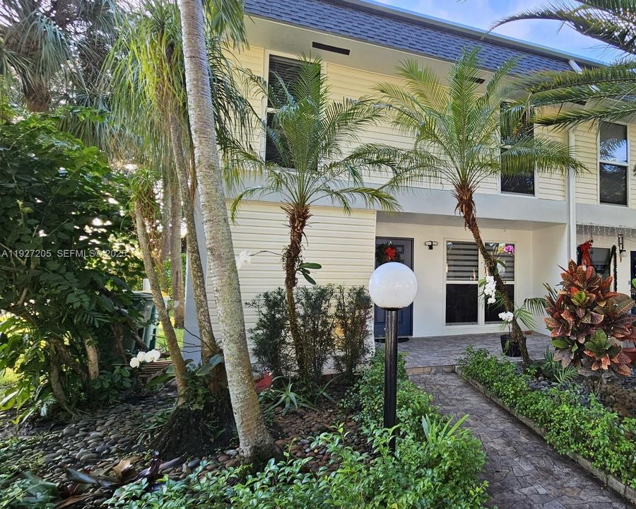 En Venta: $390,000 (4 camas, 2 baños, 1670 Pies cuadrados)