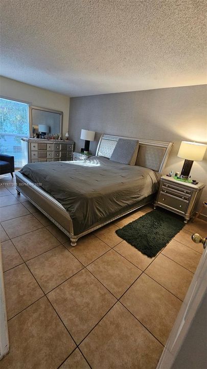 En Venta: $390,000 (4 camas, 2 baños, 1670 Pies cuadrados)