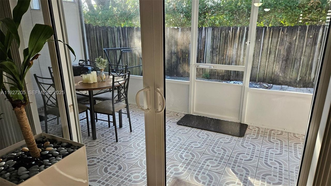 En Venta: $390,000 (4 camas, 2 baños, 1670 Pies cuadrados)