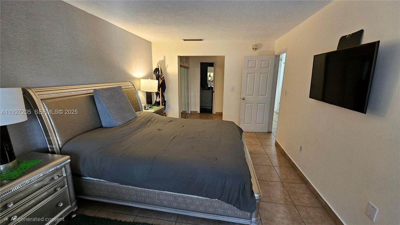 En Venta: $390,000 (4 camas, 2 baños, 1670 Pies cuadrados)