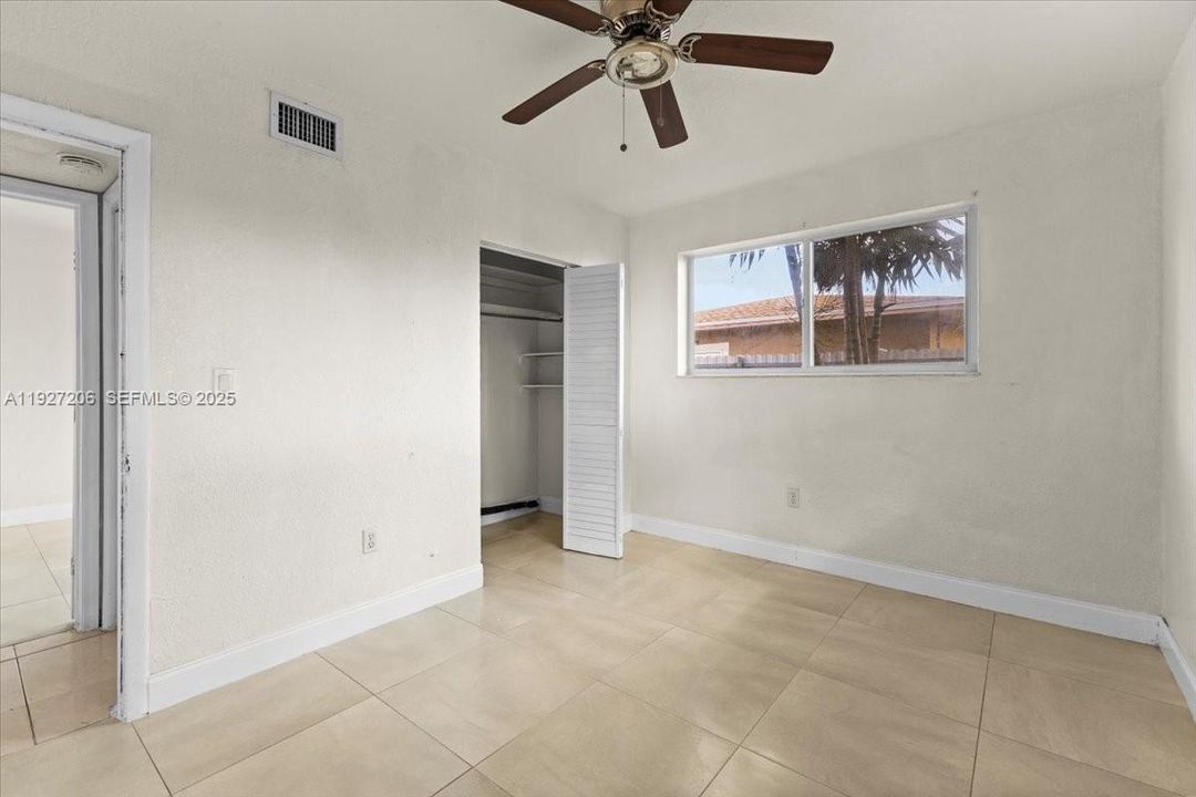 For Sale: $3,000 (3 beds, 2 baths, 1095 Square Feet)