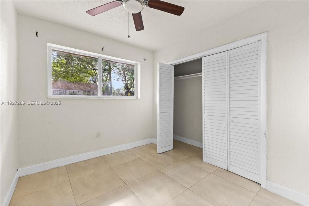 For Sale: $3,000 (3 beds, 2 baths, 1095 Square Feet)