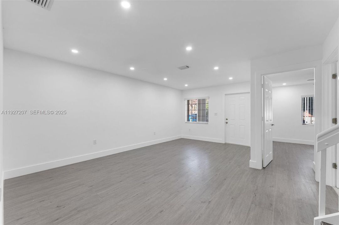 For Sale: $440,000 (4 beds, 3 baths, 1700 Square Feet)