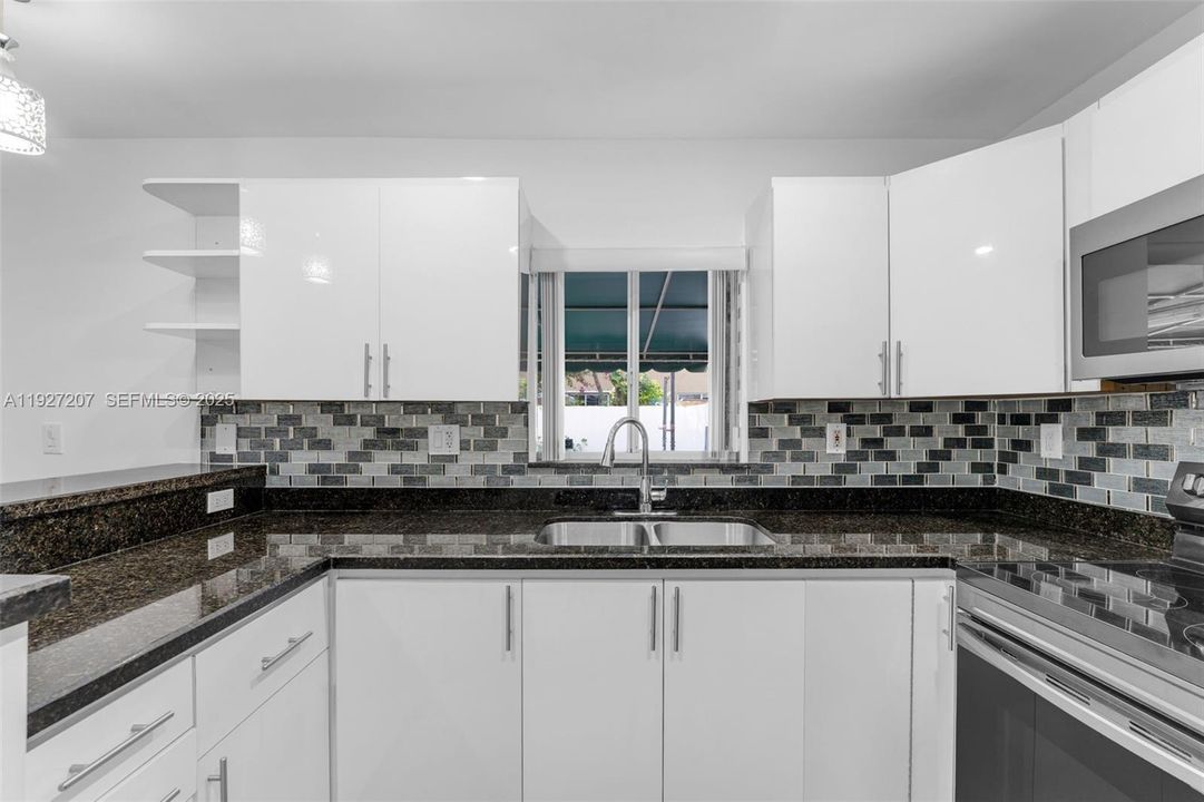 For Sale: $440,000 (4 beds, 3 baths, 1700 Square Feet)