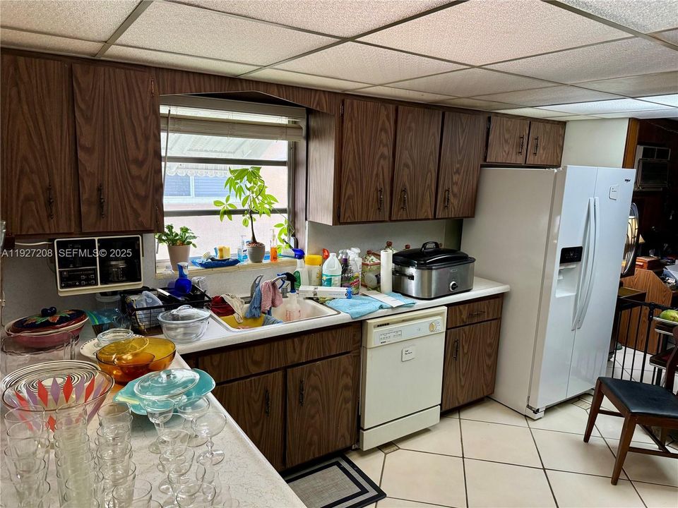 待售: $675,000 (4 贝兹, 2 浴室, 1840 平方英尺)