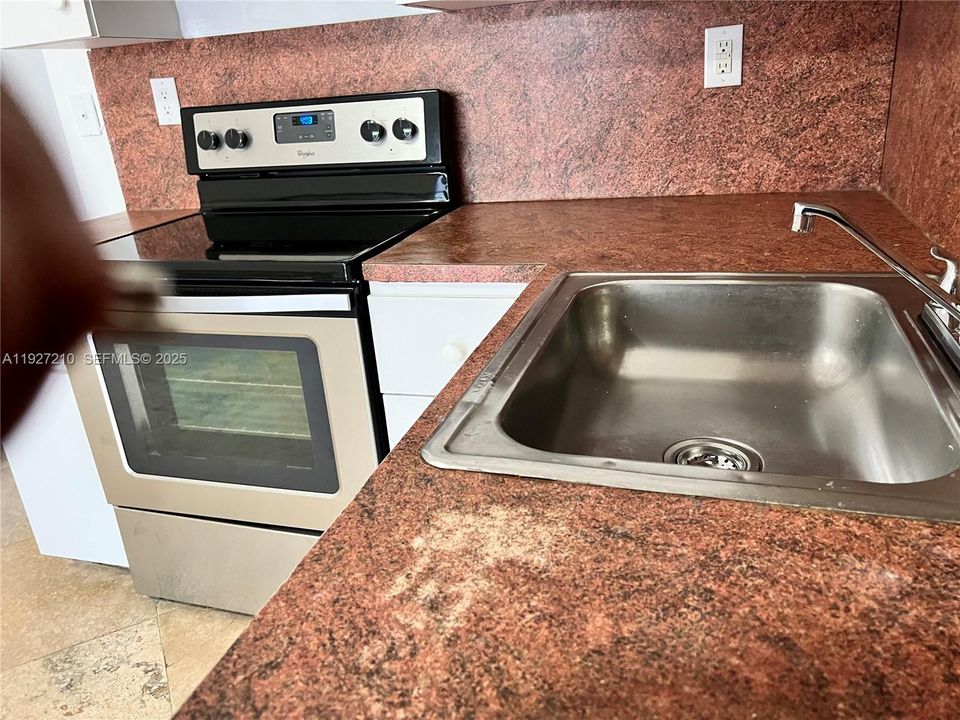 В аренду: $2,400 (2 спален, 1 ванн, 1208 Квадратных фут)