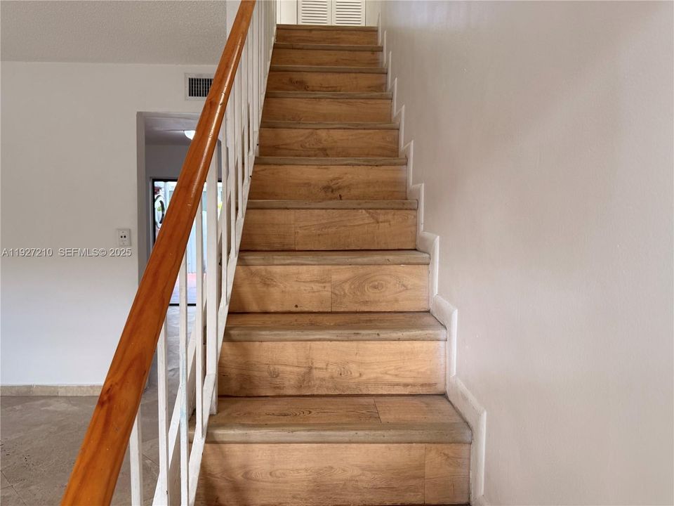 В аренду: $2,400 (2 спален, 1 ванн, 1208 Квадратных фут)