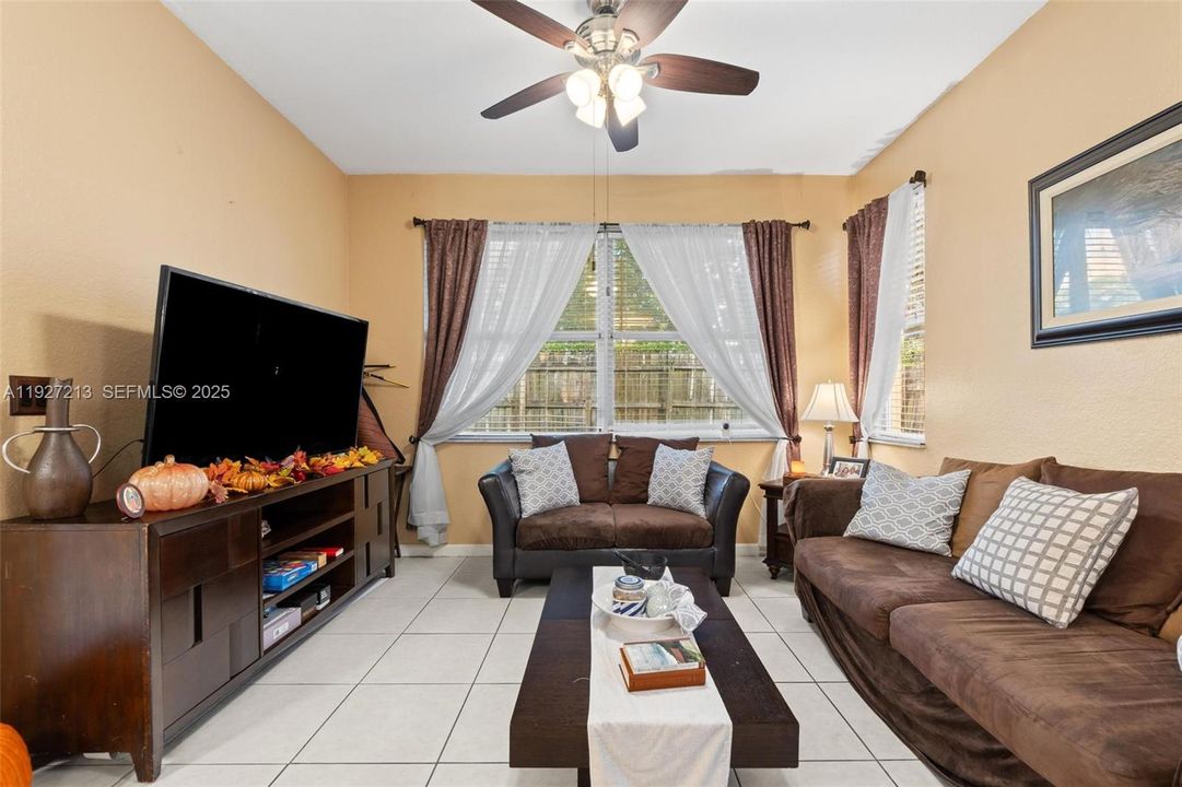 En Renta: $2,750 (3 camas, 2 baños, 2058 Pies cuadrados)