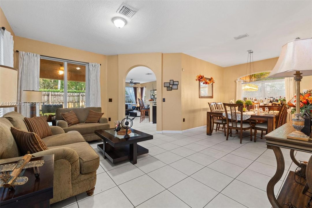 En Renta: $2,750 (3 camas, 2 baños, 2058 Pies cuadrados)