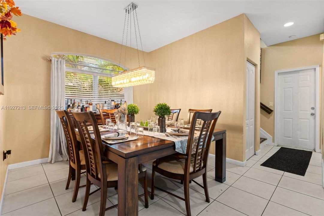 En Renta: $2,750 (3 camas, 2 baños, 2058 Pies cuadrados)