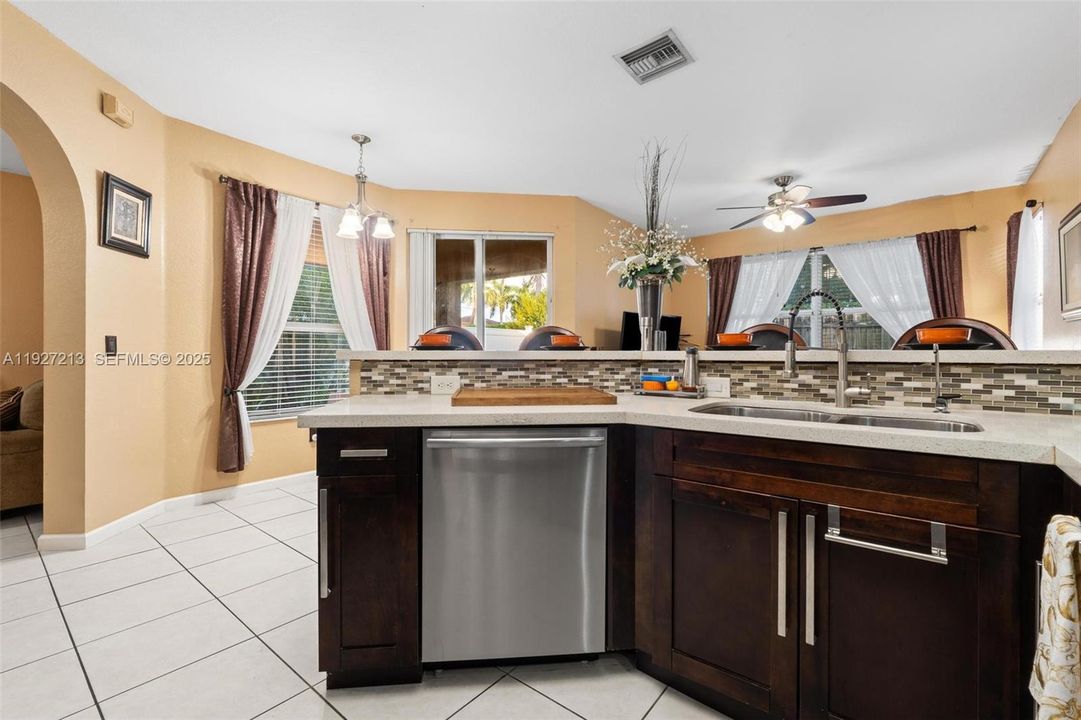 En Renta: $2,750 (3 camas, 2 baños, 2058 Pies cuadrados)