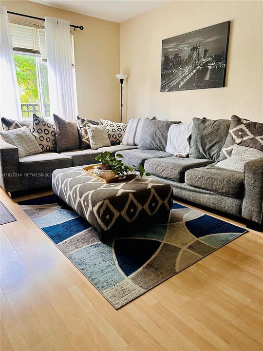 En Venta: $297,000 (3 camas, 3 baños, 1409 Pies cuadrados)