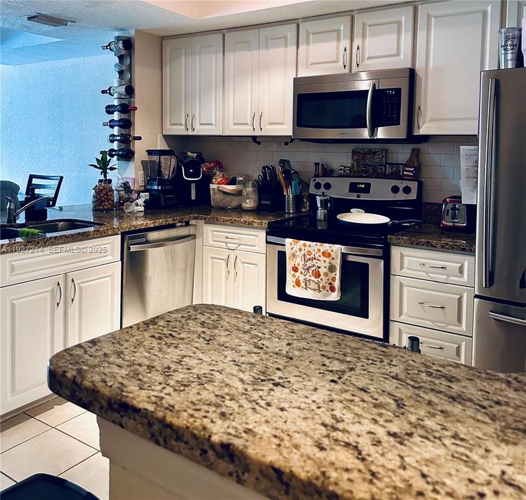 En Venta: $297,000 (3 camas, 3 baños, 1409 Pies cuadrados)