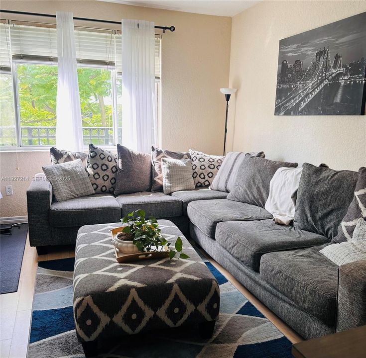 En Venta: $297,000 (3 camas, 3 baños, 1409 Pies cuadrados)