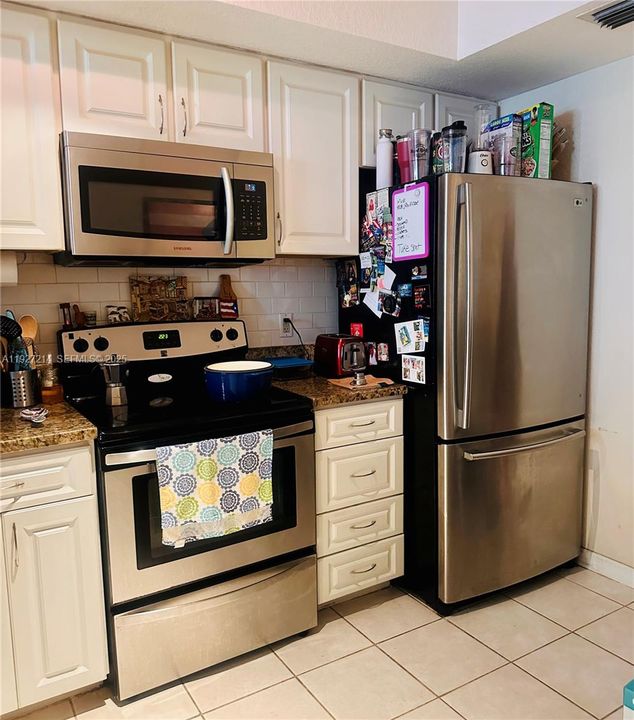 En Venta: $297,000 (3 camas, 3 baños, 1409 Pies cuadrados)