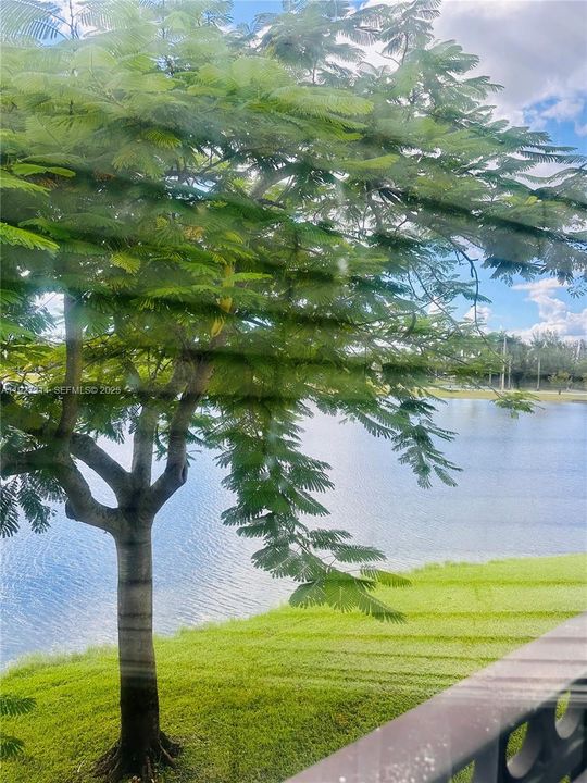 En Venta: $297,000 (3 camas, 3 baños, 1409 Pies cuadrados)