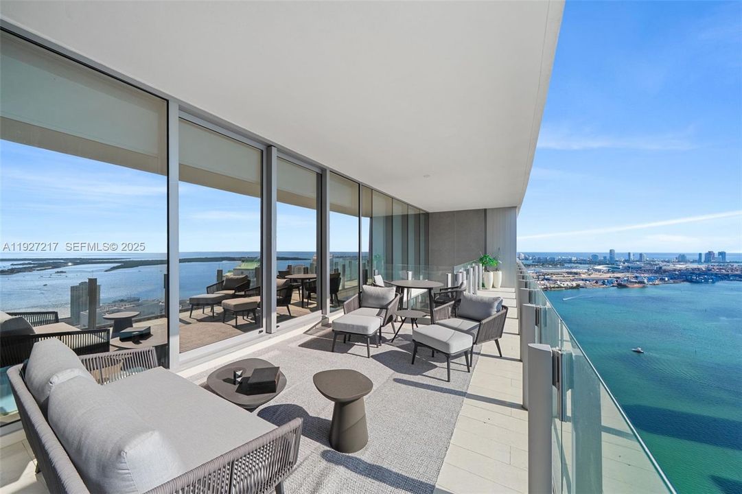 В аренду: $40,000 (5 спален, 6 ванн, 0 Квадратных фут)