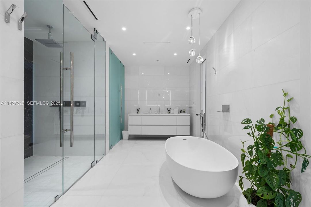 В аренду: $40,000 (5 спален, 6 ванн, 0 Квадратных фут)