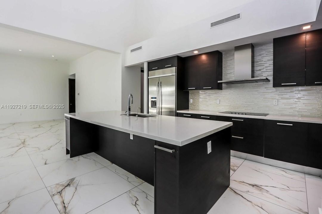 Active With Contract: $9,800 (5 beds, 6 baths, 3638 Square Feet)