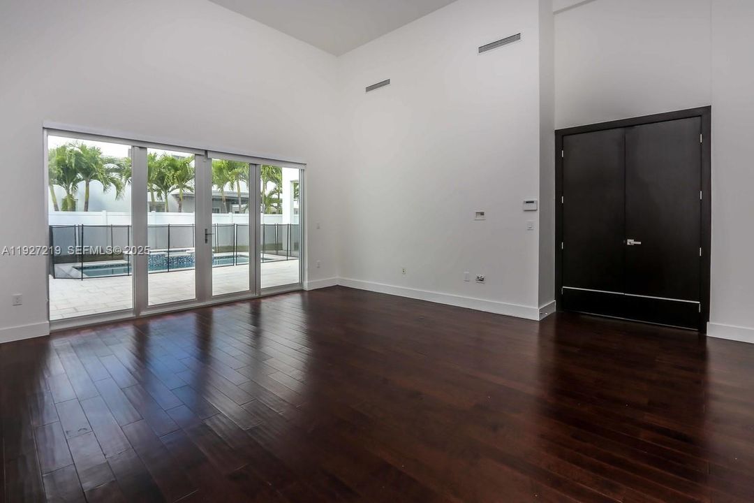 Active With Contract: $9,800 (5 beds, 6 baths, 3638 Square Feet)