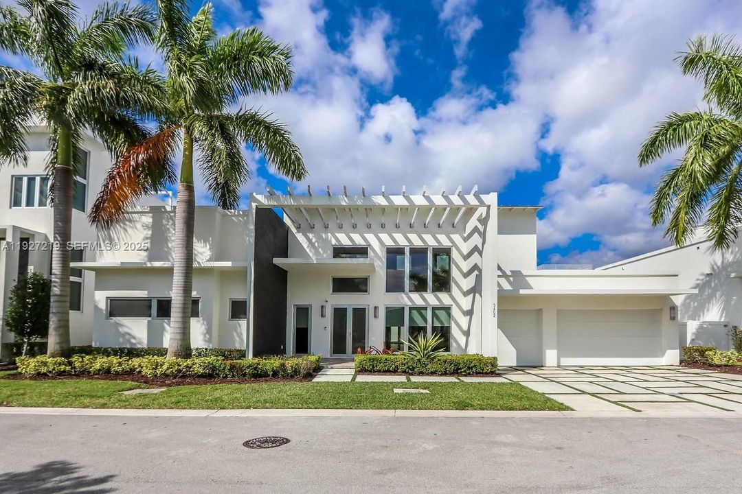 Active With Contract: $9,800 (5 beds, 6 baths, 3638 Square Feet)