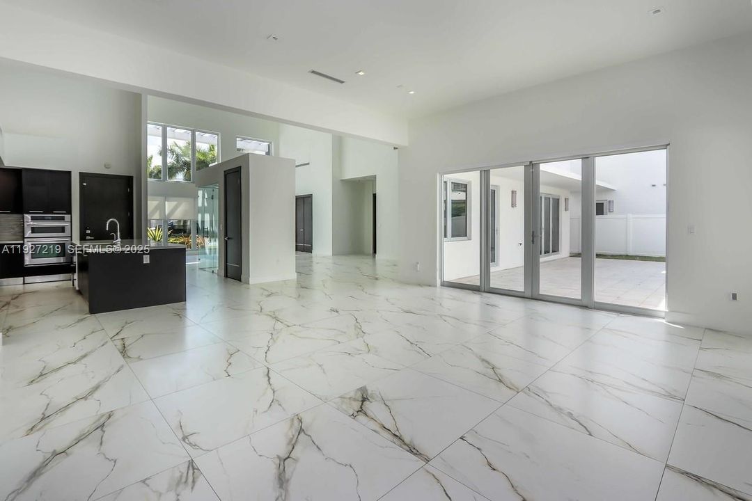 Active With Contract: $9,800 (5 beds, 6 baths, 3638 Square Feet)