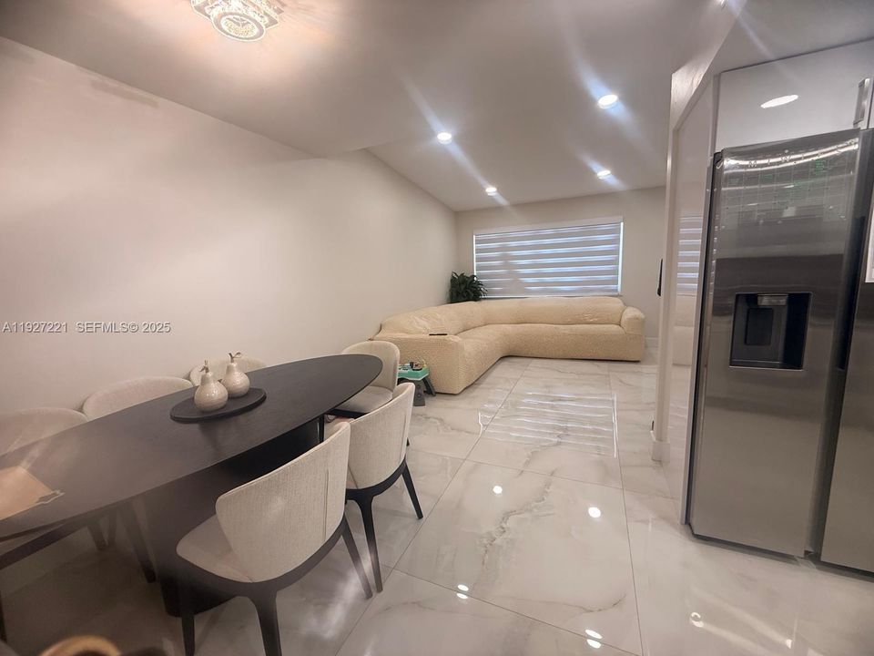 В аренду: $2,950 (3 спален, 2 ванн, 1270 Квадратных фут)