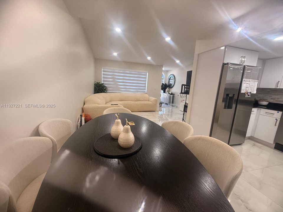 В аренду: $2,950 (3 спален, 2 ванн, 1270 Квадратных фут)