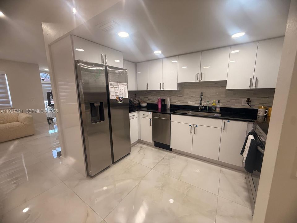 В аренду: $2,950 (3 спален, 2 ванн, 1270 Квадратных фут)