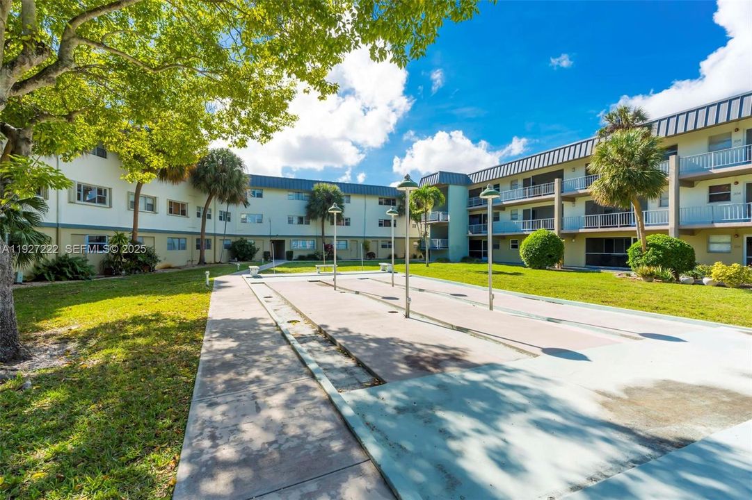 For Sale: $180,000 (1 beds, 1 baths, 700 Square Feet)