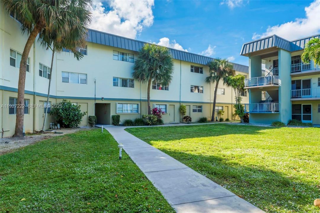 For Sale: $180,000 (1 beds, 1 baths, 700 Square Feet)