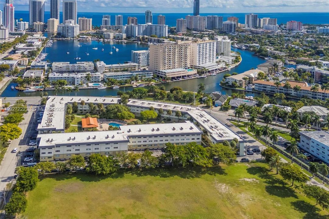 For Sale: $180,000 (1 beds, 1 baths, 700 Square Feet)