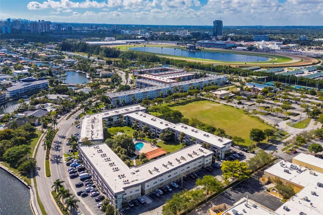 For Sale: $180,000 (1 beds, 1 baths, 700 Square Feet)