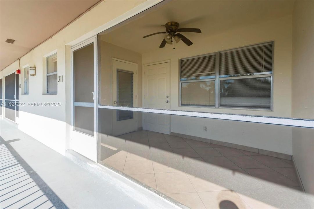 For Sale: $180,000 (1 beds, 1 baths, 700 Square Feet)