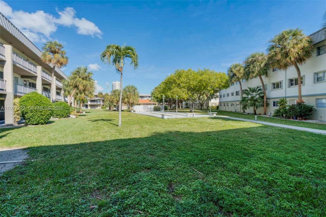 For Sale: $180,000 (1 beds, 1 baths, 700 Square Feet)