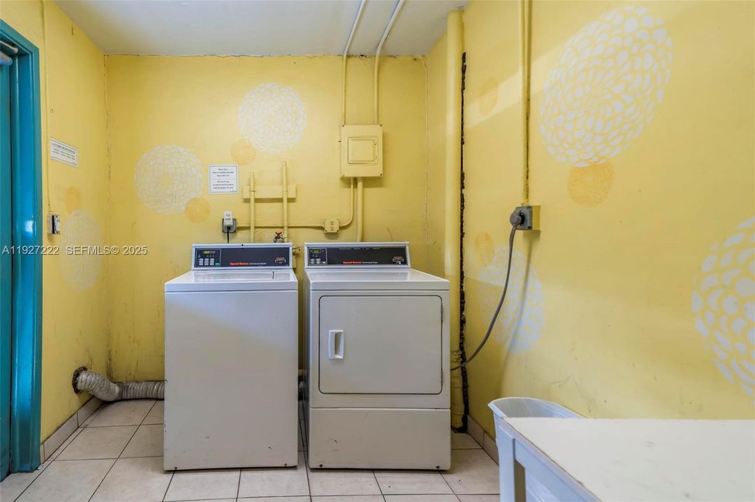 For Sale: $180,000 (1 beds, 1 baths, 700 Square Feet)