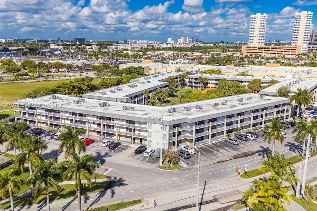 For Sale: $180,000 (1 beds, 1 baths, 700 Square Feet)