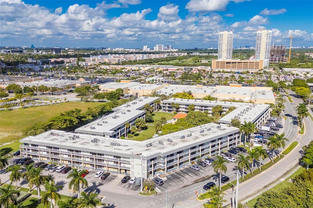 For Sale: $180,000 (1 beds, 1 baths, 700 Square Feet)