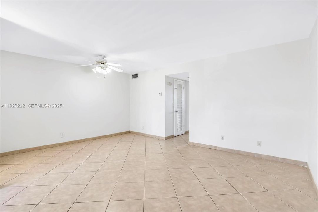 For Sale: $180,000 (1 beds, 1 baths, 700 Square Feet)