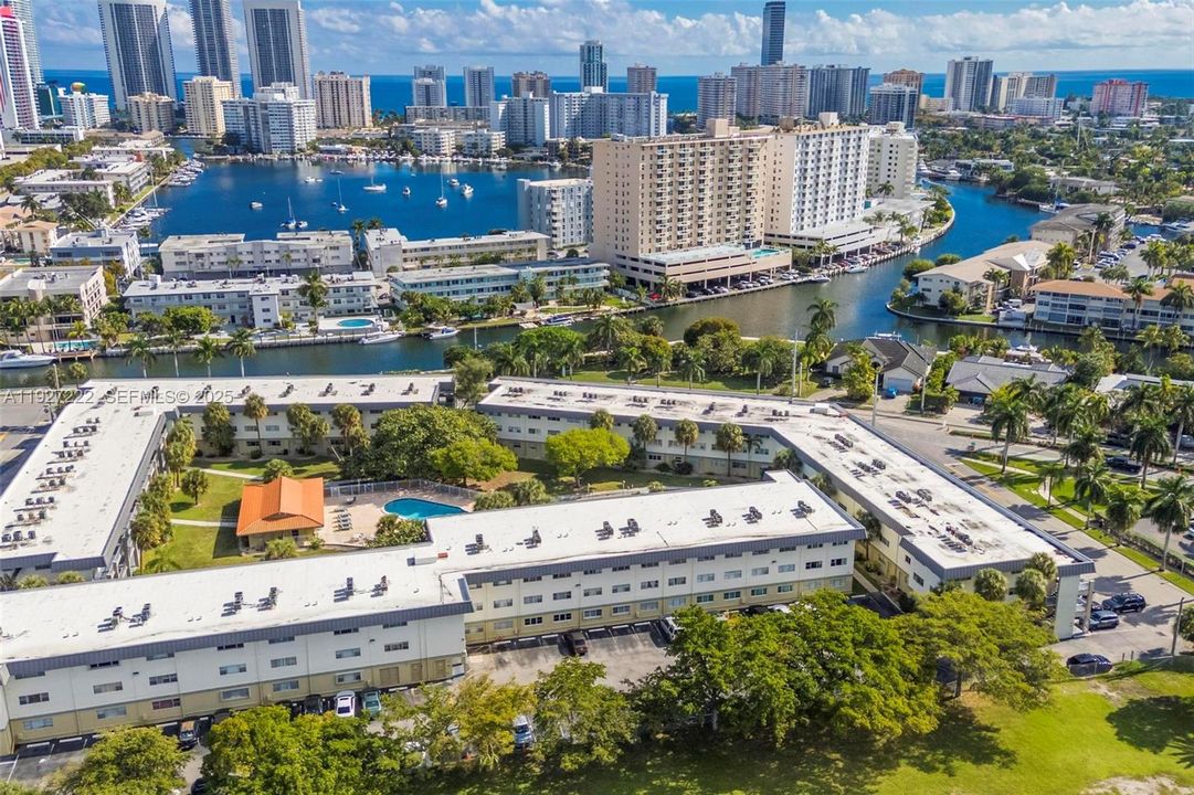 For Sale: $180,000 (1 beds, 1 baths, 700 Square Feet)