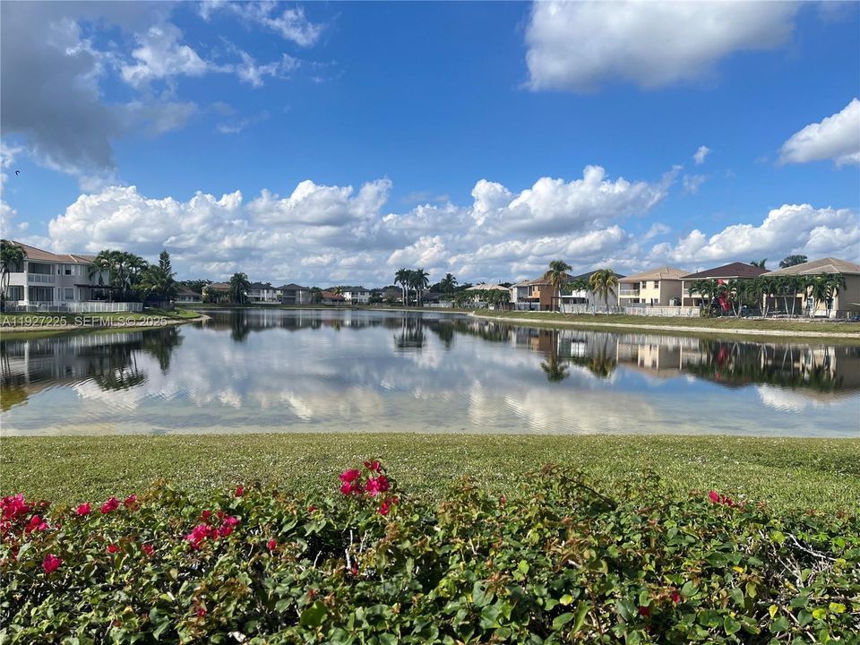 На продажу: $825,950 (4 спален, 2 ванн, 0 Квадратных фут)