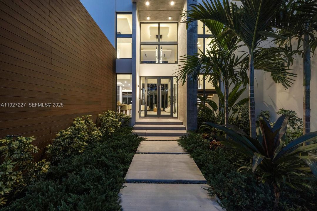 For Sale: $3,800,000 (4 beds, 4 baths, 3918 Square Feet)