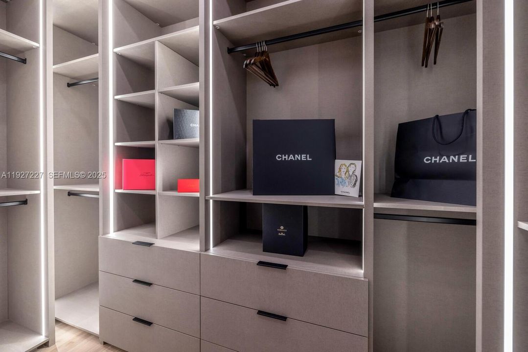 For Sale: $3,800,000 (4 beds, 4 baths, 3918 Square Feet)