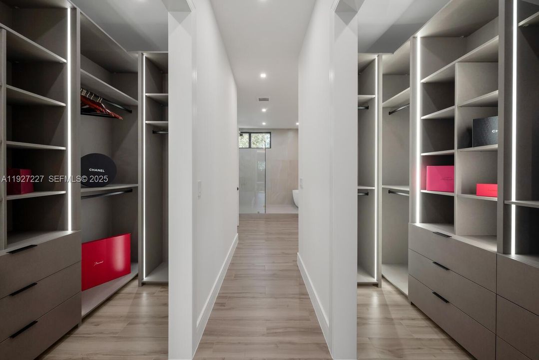 For Sale: $3,800,000 (4 beds, 4 baths, 3918 Square Feet)