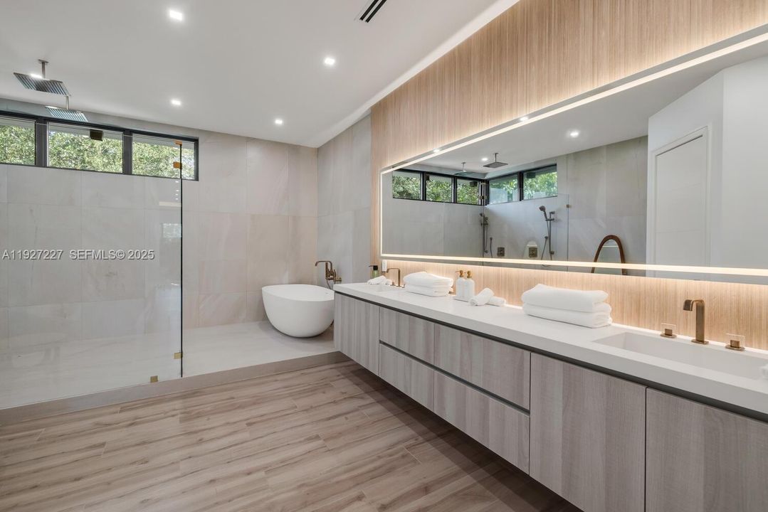 For Sale: $3,800,000 (4 beds, 4 baths, 3918 Square Feet)