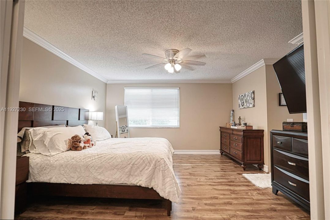 For Sale: $680,000 (4 beds, 2 baths, 1847 Square Feet)