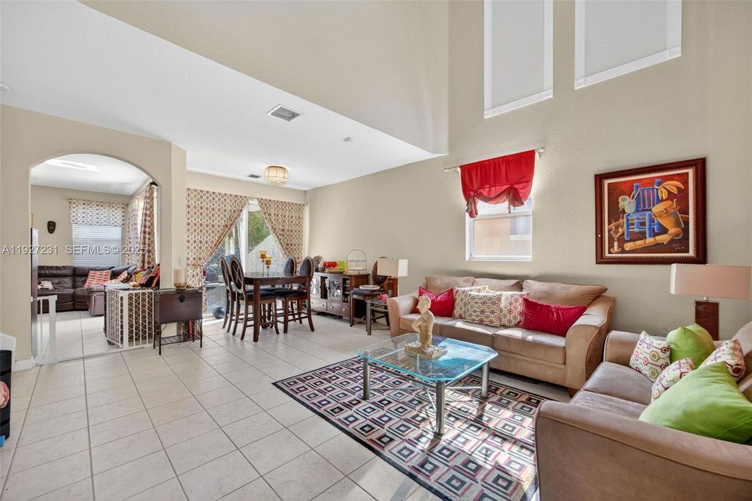 待售: $656,000 (4 贝兹, 2 浴室, 2147 平方英尺)