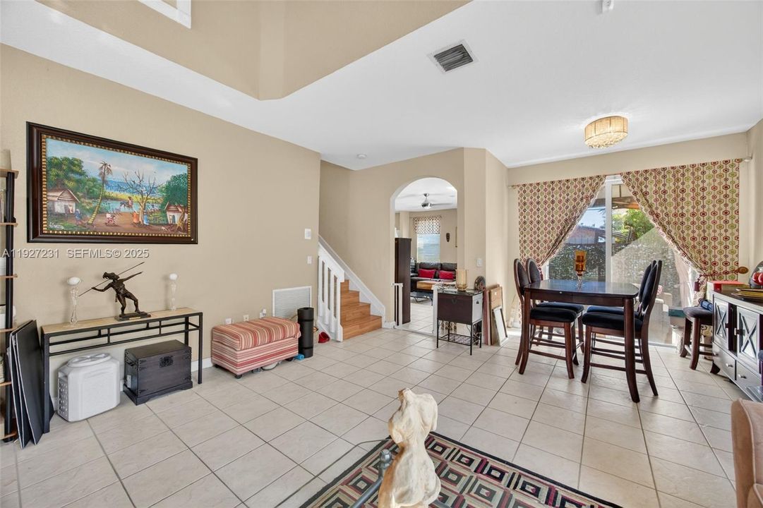 待售: $656,000 (4 贝兹, 2 浴室, 2147 平方英尺)