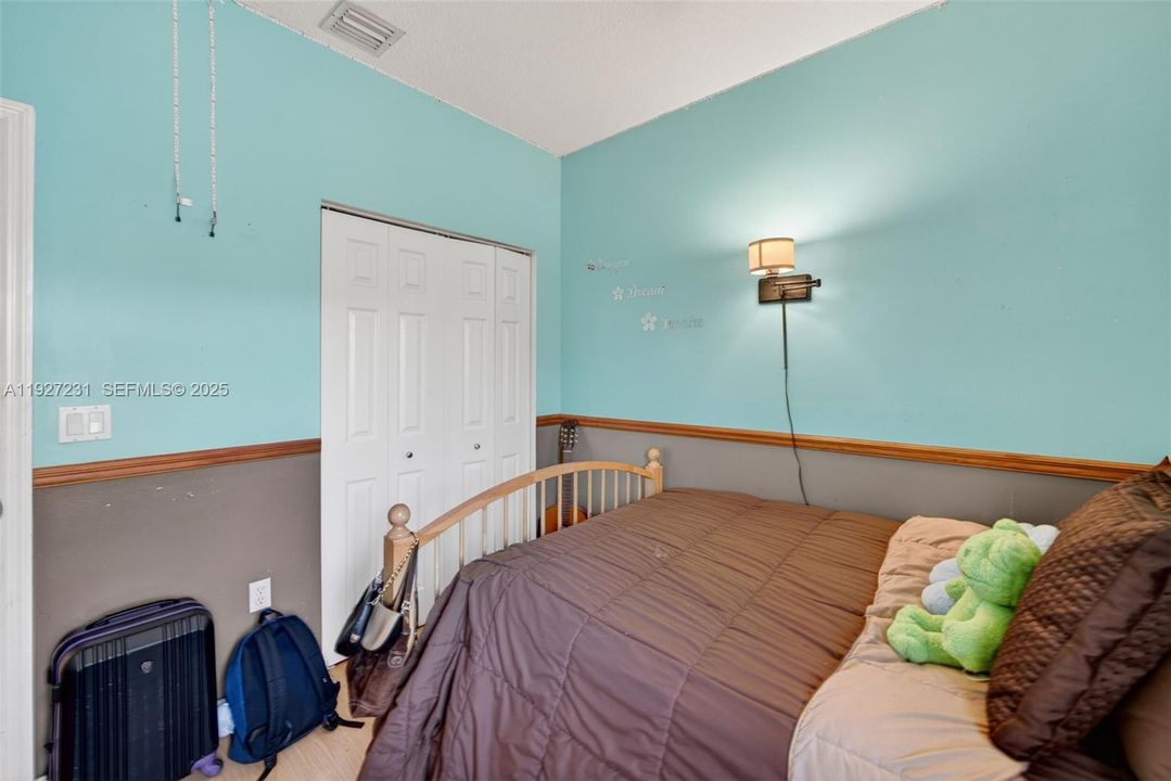 待售: $656,000 (4 贝兹, 2 浴室, 2147 平方英尺)